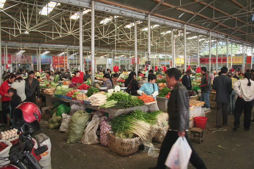 22-Covered market at the Luobu Linka street.jpg - Covered market at the Luobu Linka street